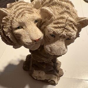 Double White Tiger Sculpture
